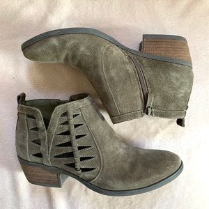 NWOT Michael Shannon Dark Gray Booties